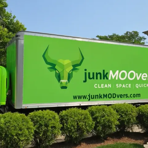 junkMOOvers truck for curbside junk pickup in Chicago